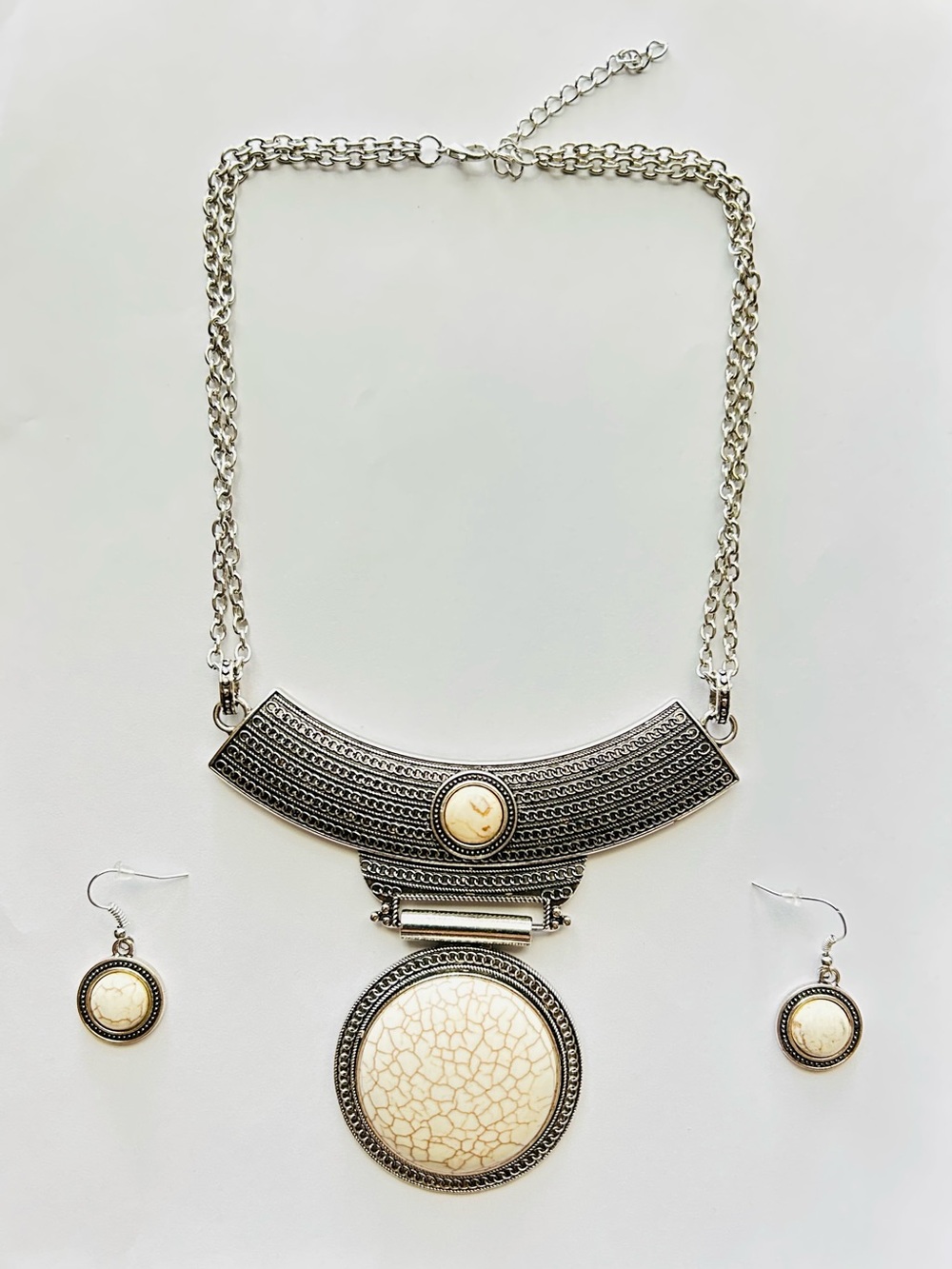 PAPARAZZI VINTAGE WHITE NECKLACE 
EMPRESS-ions Necklace & Earring Set